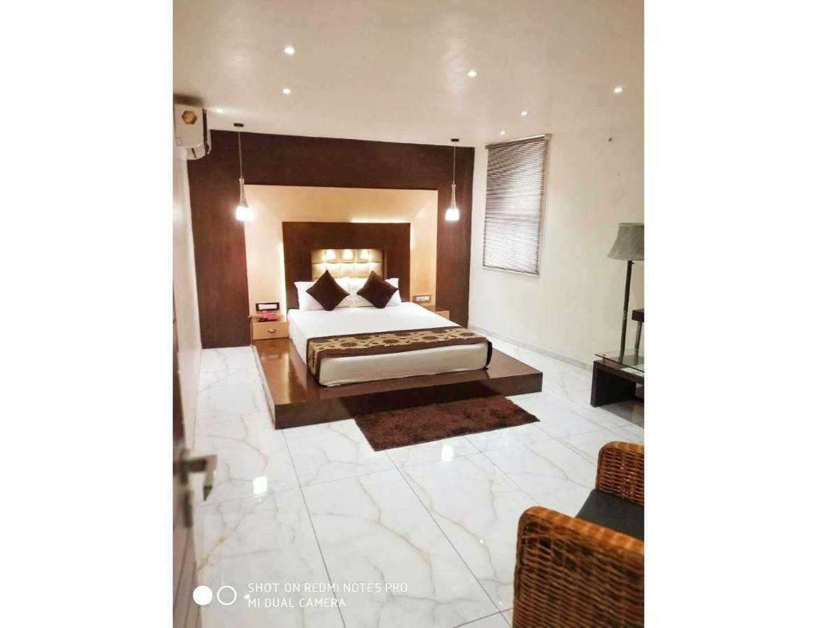 Hotel The Royal, Sehore 외부 사진